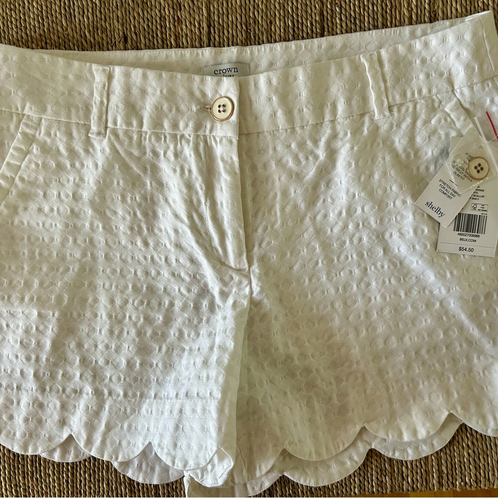 Crown & Ivy Women's White Scalloped Shorts